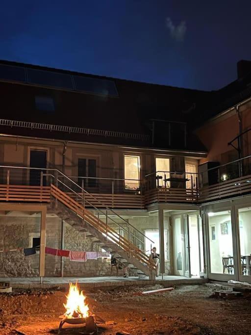 Wohnen Im Dreiseitenhof Mit Galerieschlafzimmer Neudietendorf Exterior photo
